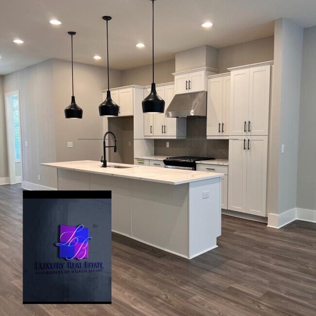 2011 Oak Ln NW