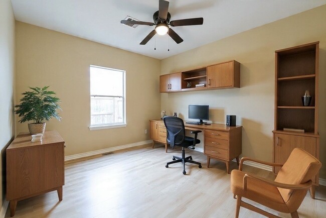 Building Photo - 7024 Eastwood St