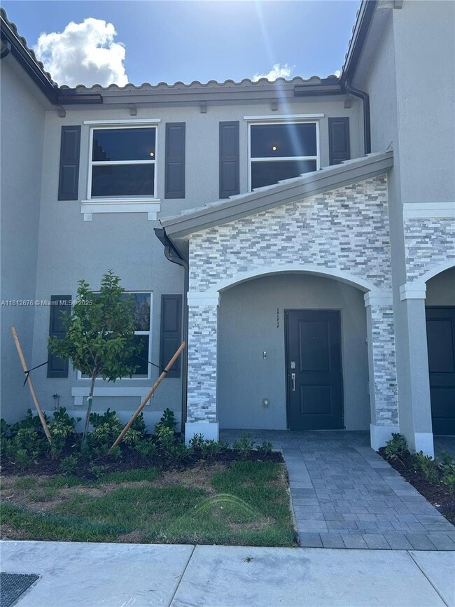 Photo - 111 SE 11th St Townhome