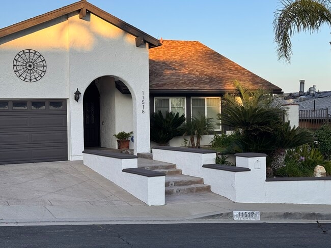 Patio delantero - 11518 Lyster Ave Fully Furnished