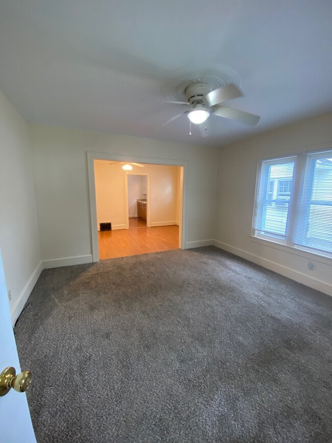 1112 S W Ave