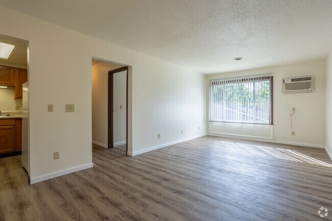 2BR, 1BA - 675SF - Living Room