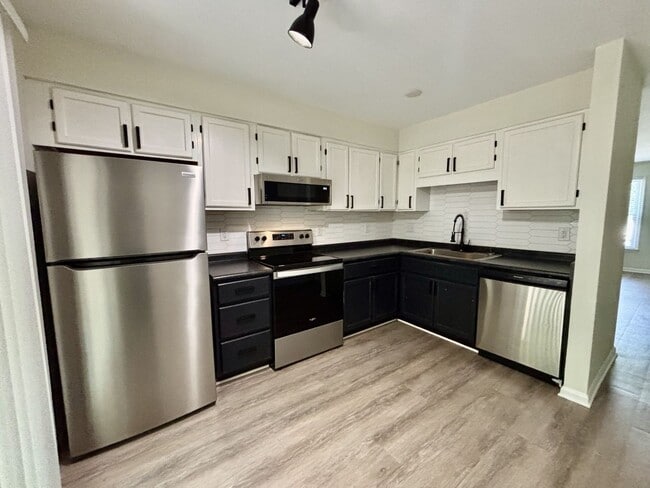 Building Photo - 347 Latham Oaks Ave Unit 343C W Oak Avenue