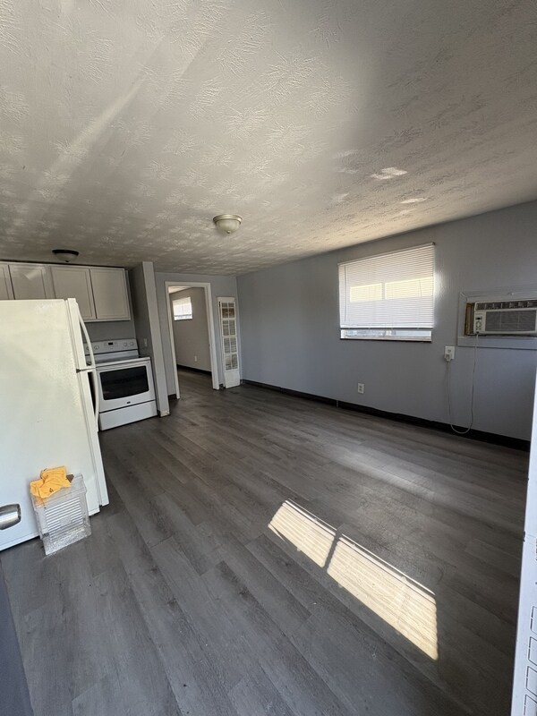 Photo - 274 E Nottingham Rd