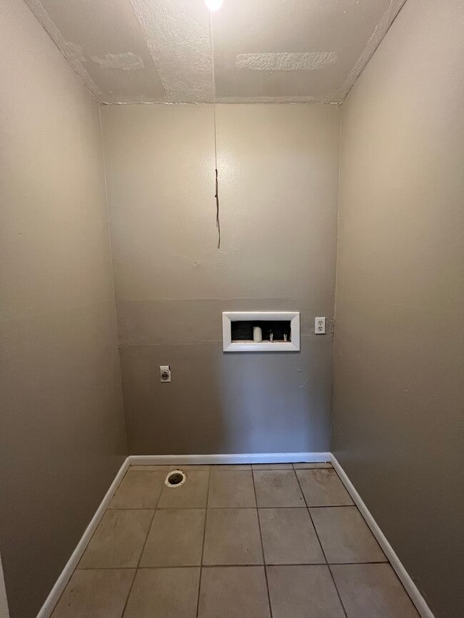 Photo - Available Now 3 bedroom 2 bathroom 1 car garage!