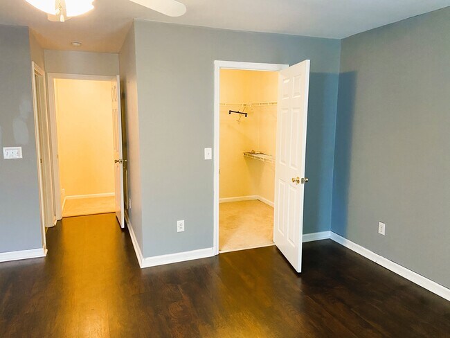 Photo - 3030 Barrymore St Unidad Suite 101