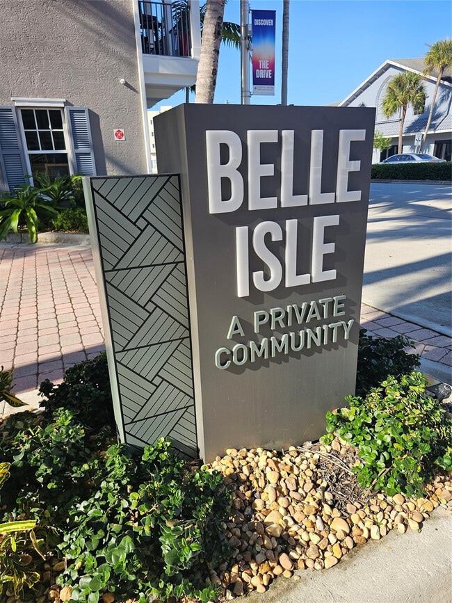 Building Photo - 2309 NE 9th Ave