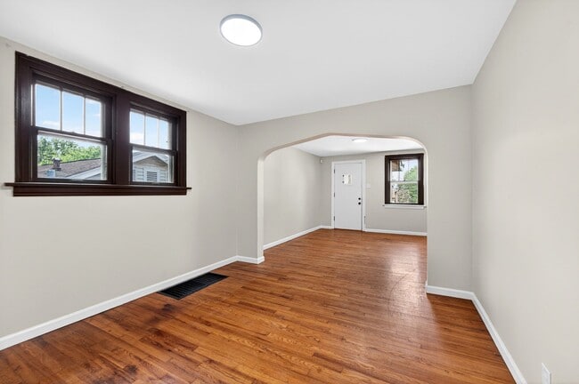Photo - 304 Bayless Ave