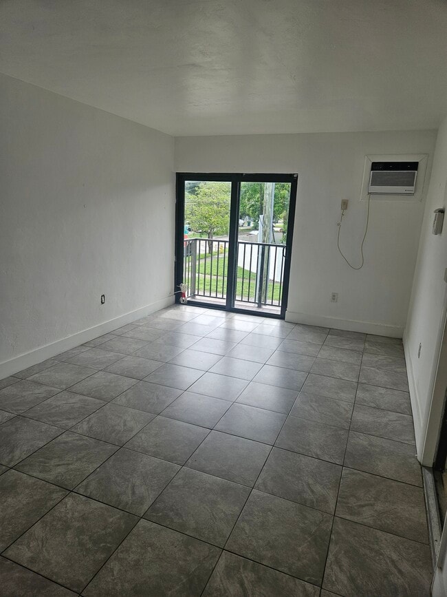 Sala de estar - 170 NW 59th St Unidad 3