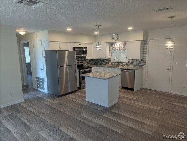 Building Photo - 3999 S Highlands Ave Rental