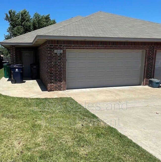 Building Photo - 1317 Garden Gate Dr Unit #B