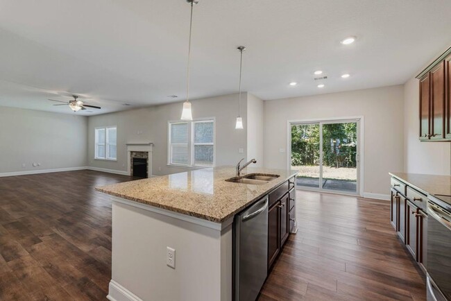 Photo - 112 White Oak Pl