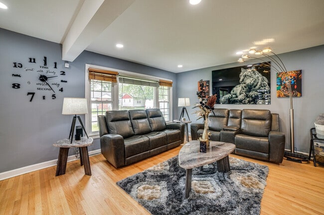 Photo - 737 E 157th Pl Unidad ID1306480P