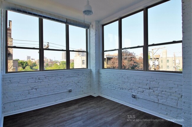 Photo - TRULY AMAZING Loft-style condo-quality 3 Bed/2 ba IN UNIT LAUNDRY Unit 206