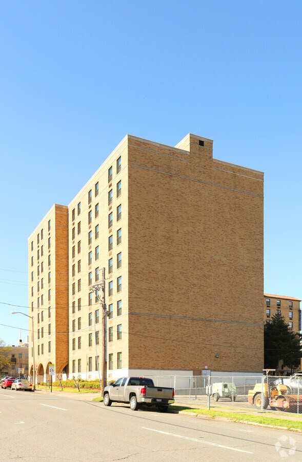 224 E 7th St - Buffington Towers - Buffington Towers Apartments