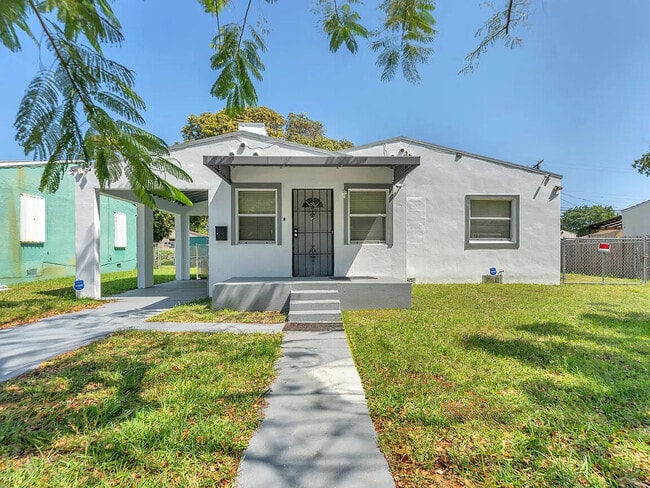 Photo - 901 NW 48th St House