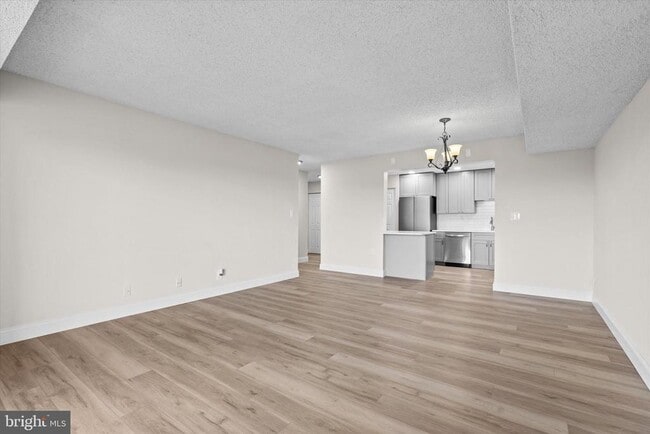 Photo - 3800 Powell Ln Unidad 905