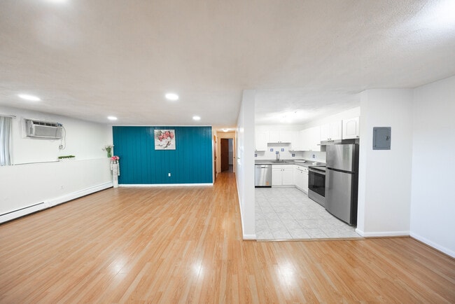 Photo - 12 Williamsburg Ct Unit #1