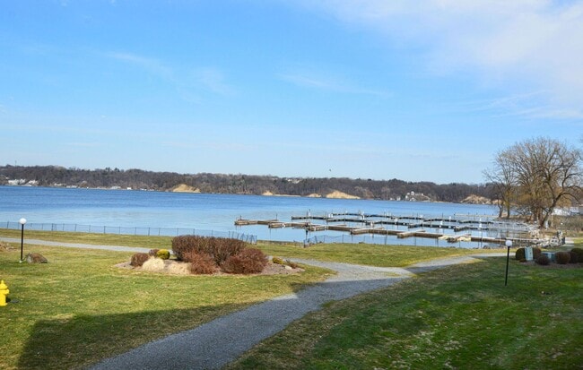 Building Photo - 404 Bay Village Dr Unit Bay Village Dr Bldg. 4