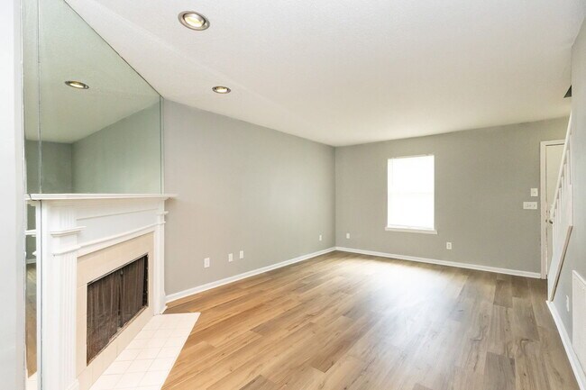 Photo - 2827 Dayton Blvd Unit 6