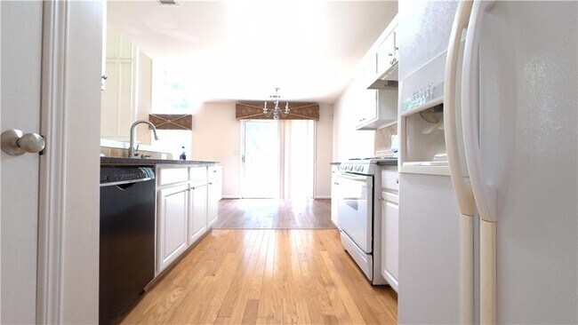 Photo - 135 Friars Head Dr NE
