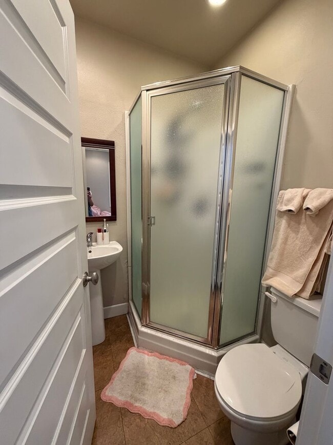 Photo - 608 E 2nd St Unit 1