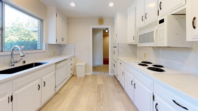 Photo - 1233 Levin Ave