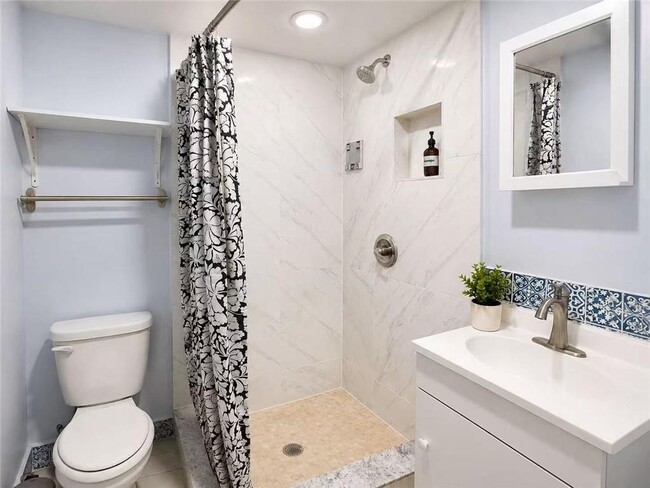 40-36-4077 77th St Unit 204