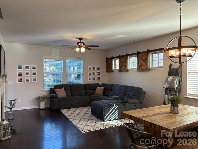 Photo - 1055 Delridge St