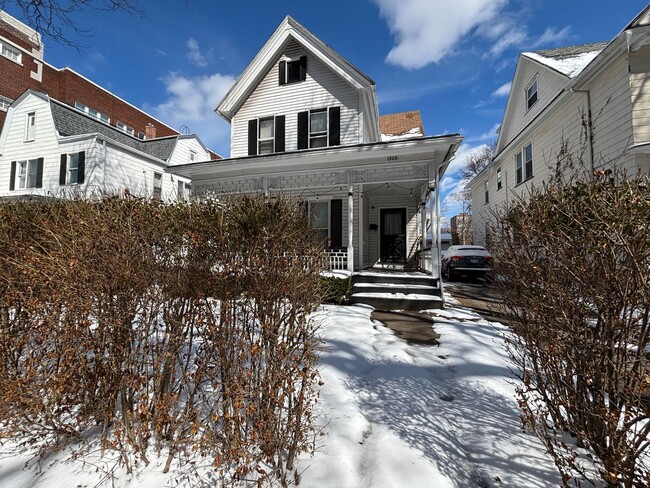 Building Photo - Single Family Home In The Park Ave Neighborhood!