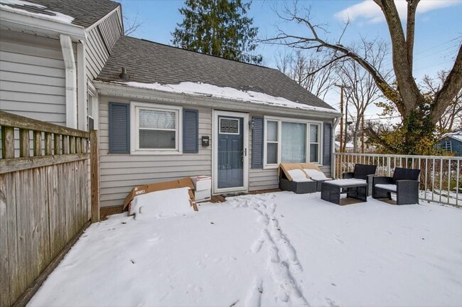 Building Photo - 2113 Pamela Dr