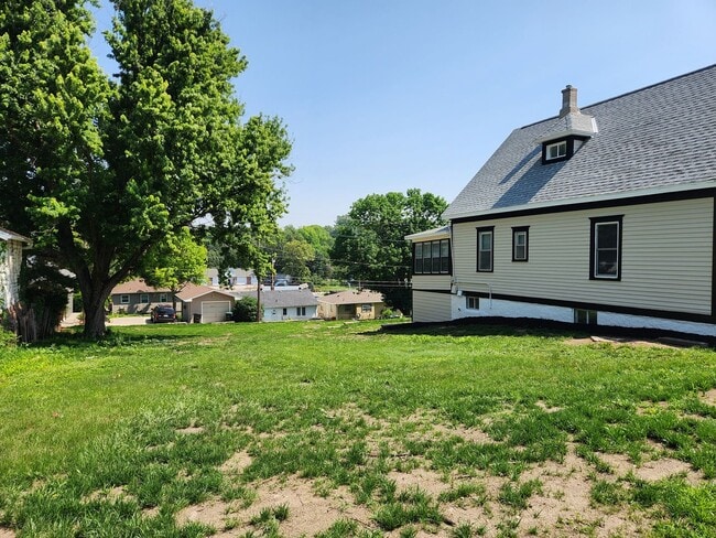 Photo - 3/2/1 Newly remodeled, near saddle creek, ...