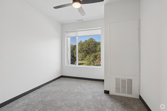 2BR, 1BA - 1,020SF - Bedroom