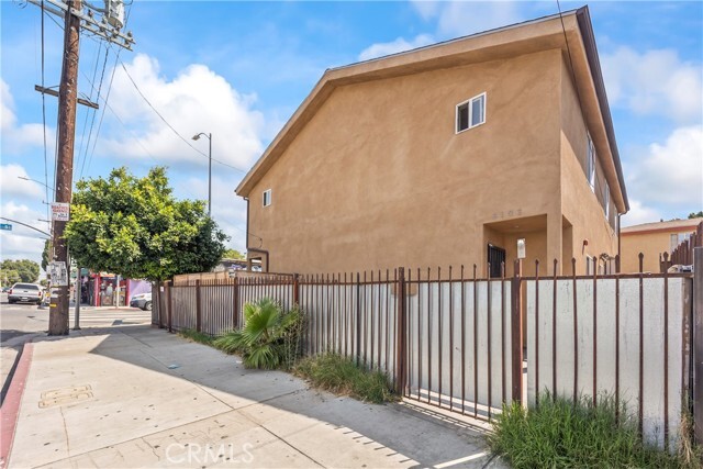 6102 San Pedro St