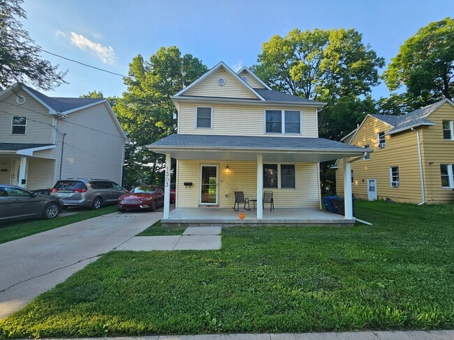 Photo - 1303 College Ave