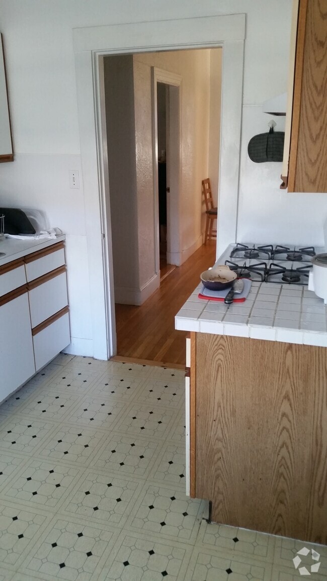 Building Photo - 57 Manchester Rd Unit 4 Rental