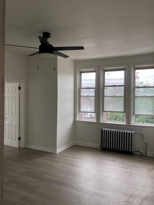 Living Room - 6655 Haddington Ln Unit 2F