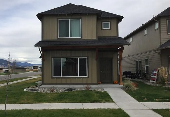 Spacious 3 Bedroom Home - Spacious 3 Bedroom Home