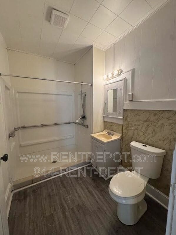 Photo - 621 Covert Ave