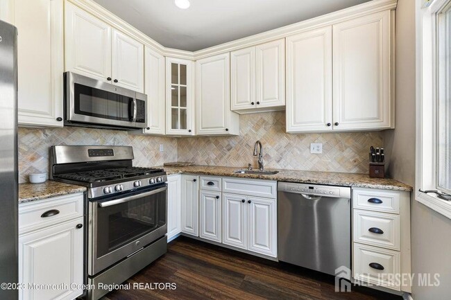 Photo - 48 Rutland Ln