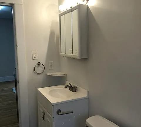 Photo - 122 Barton Ave Unidad 2