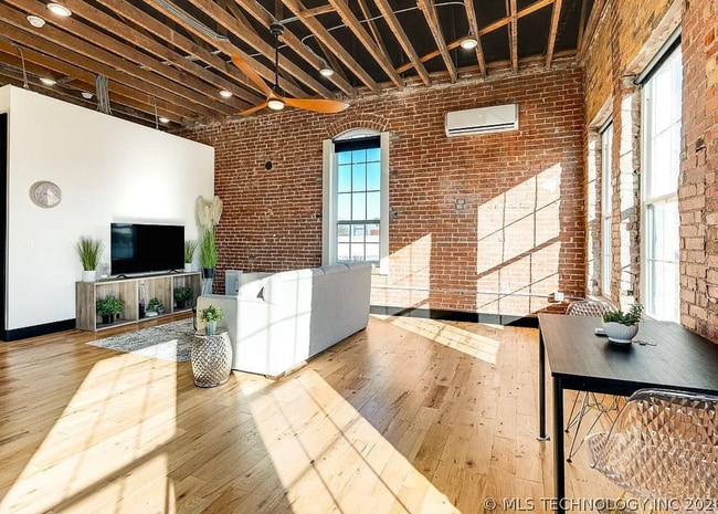 Photo - 118 E Main St Unit A