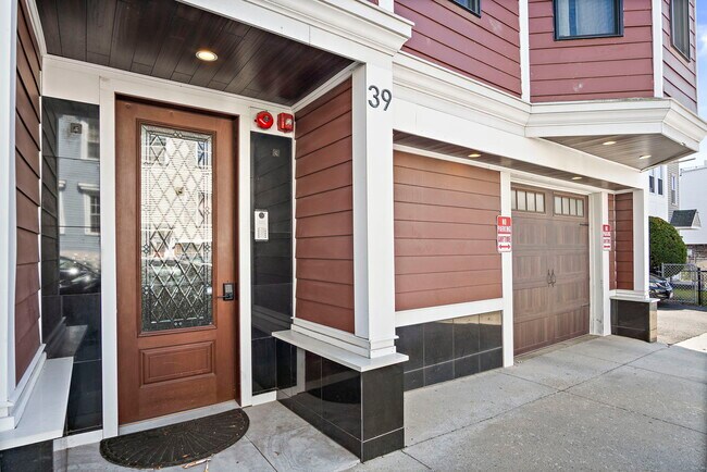 Photo - 39 Lexington St Unit 4