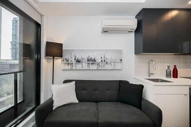 Photo - 1055 Rue de la Montagne Unit ID1262043P