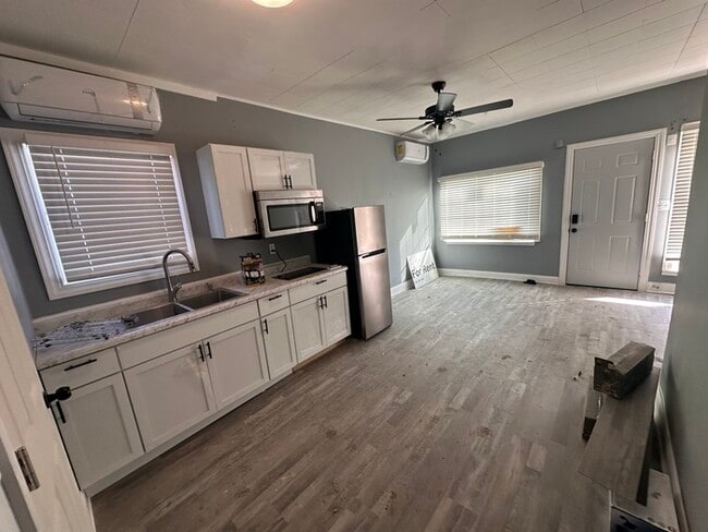 Photo - 2948 Shelby St