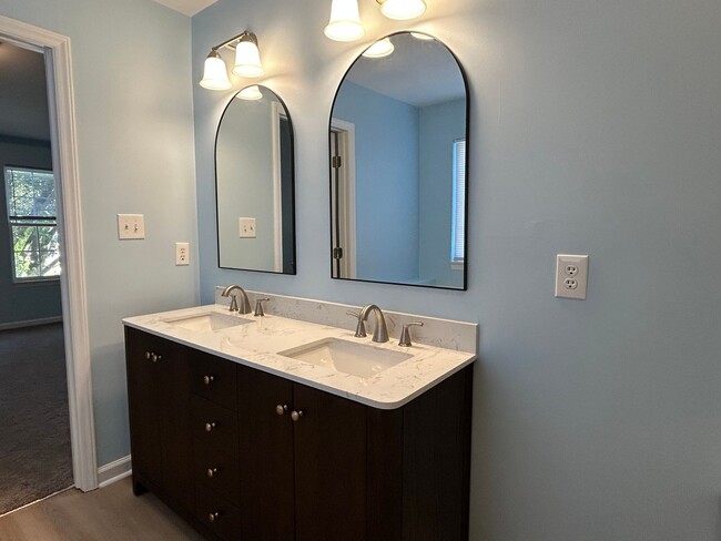 Photo - 5320 Cumberland Plain Dr