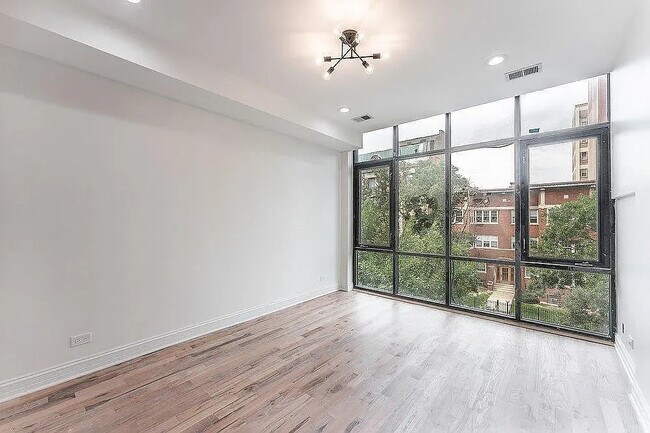 Photo - 5731 N Winthrop Ave