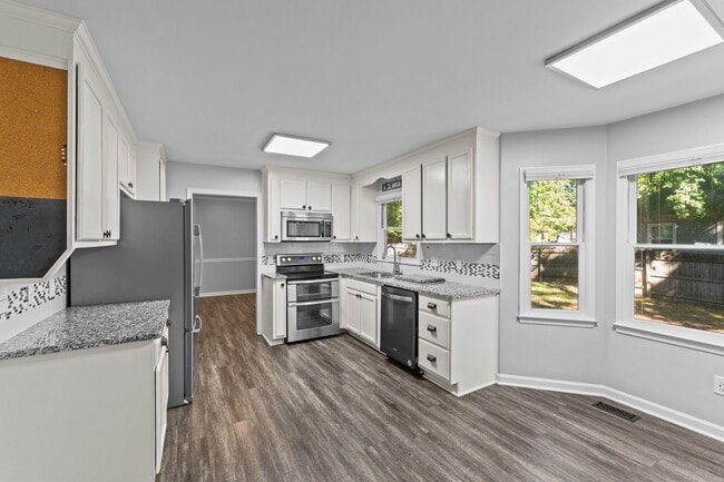 Photo - Beautifully Maintained Colonial Home