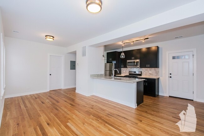 Photo - 2211 W Eastwood Ave Apartments Unit 2201-1W