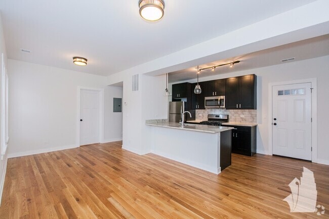 Building Photo - 2211 W Eastwood Ave Unit 2201-1W Rental